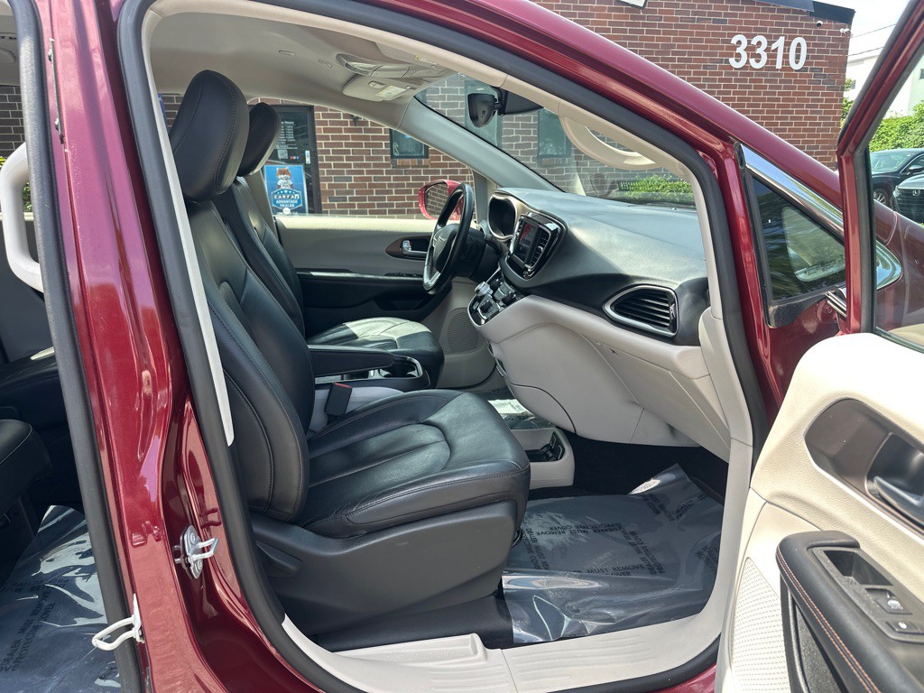 2019 Chrysler Pacifica Image 18