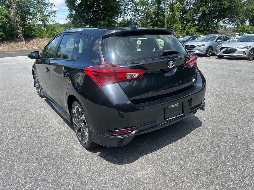 2017 Toyota Corolla Image 5