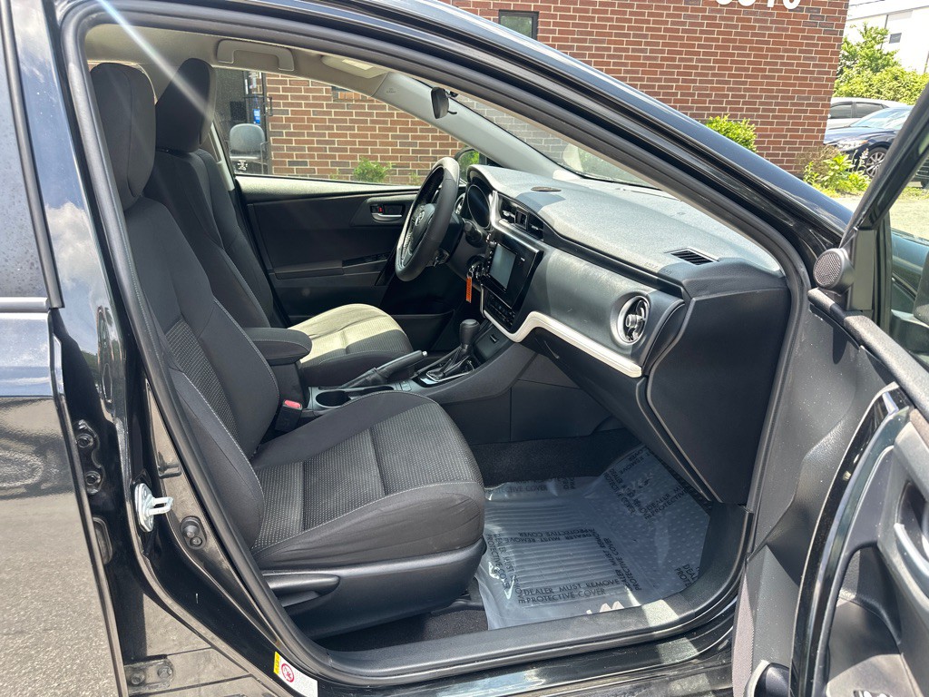 2017 Toyota Corolla Image 18