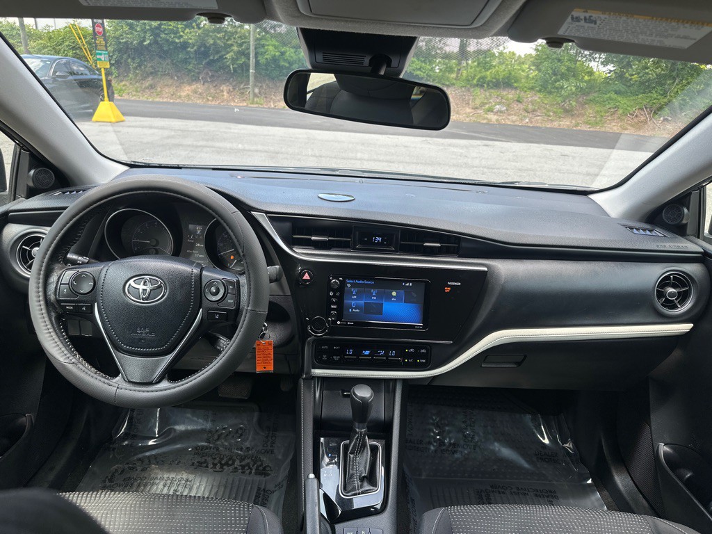 2017 Toyota Corolla Image 21