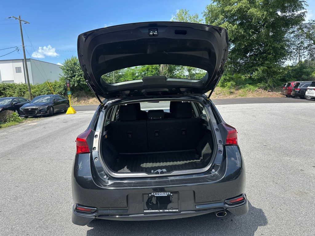 2017 Toyota Corolla Image 32