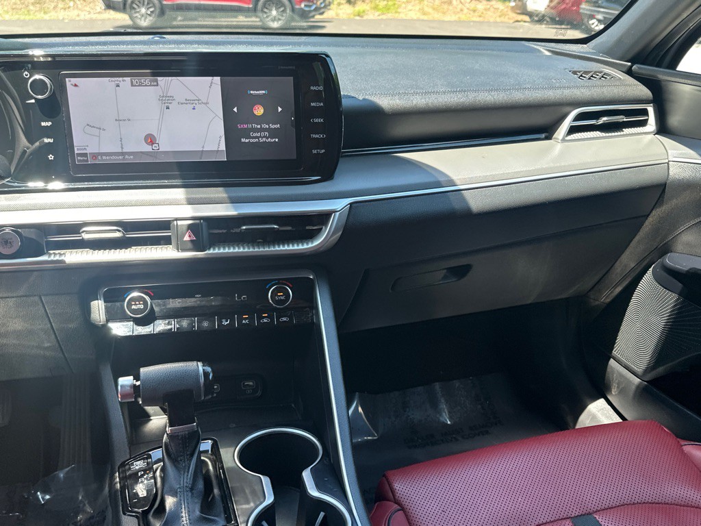 2022 Kia K5 Image 32