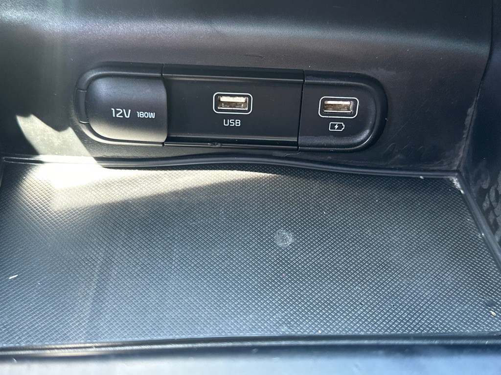 2022 Kia K5 Image 36