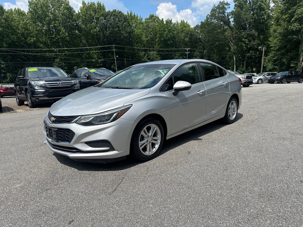 2017 Chevrolet Cruze Image 2