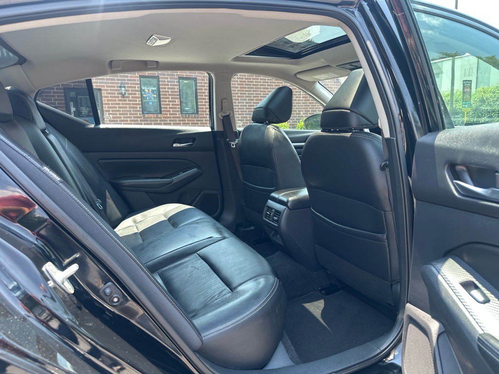 2019 Nissan Altima Image 16