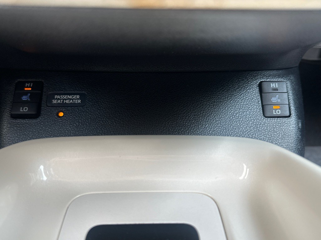 2016 Toyota Prius Image 25