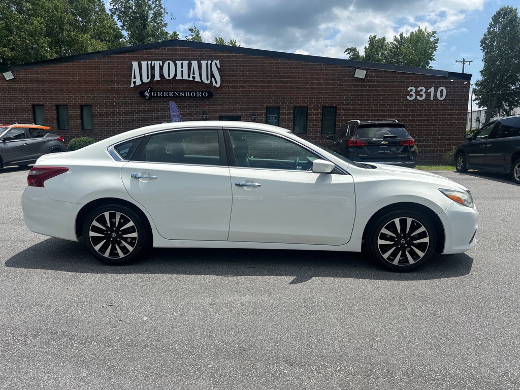 2018 Nissan Altima Image 8