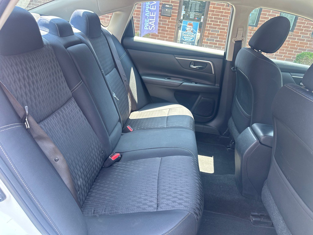 2018 Nissan Altima Image 16