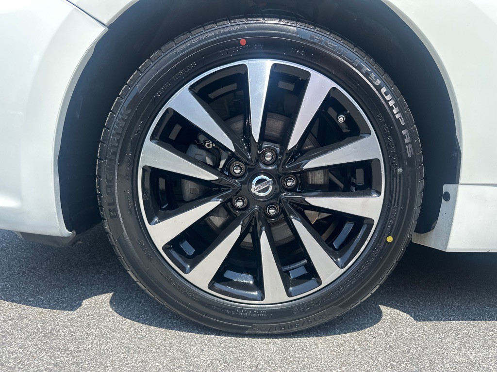2018 Nissan Altima Image 32