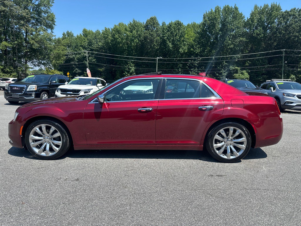 2019 Chrysler 300 Image 4