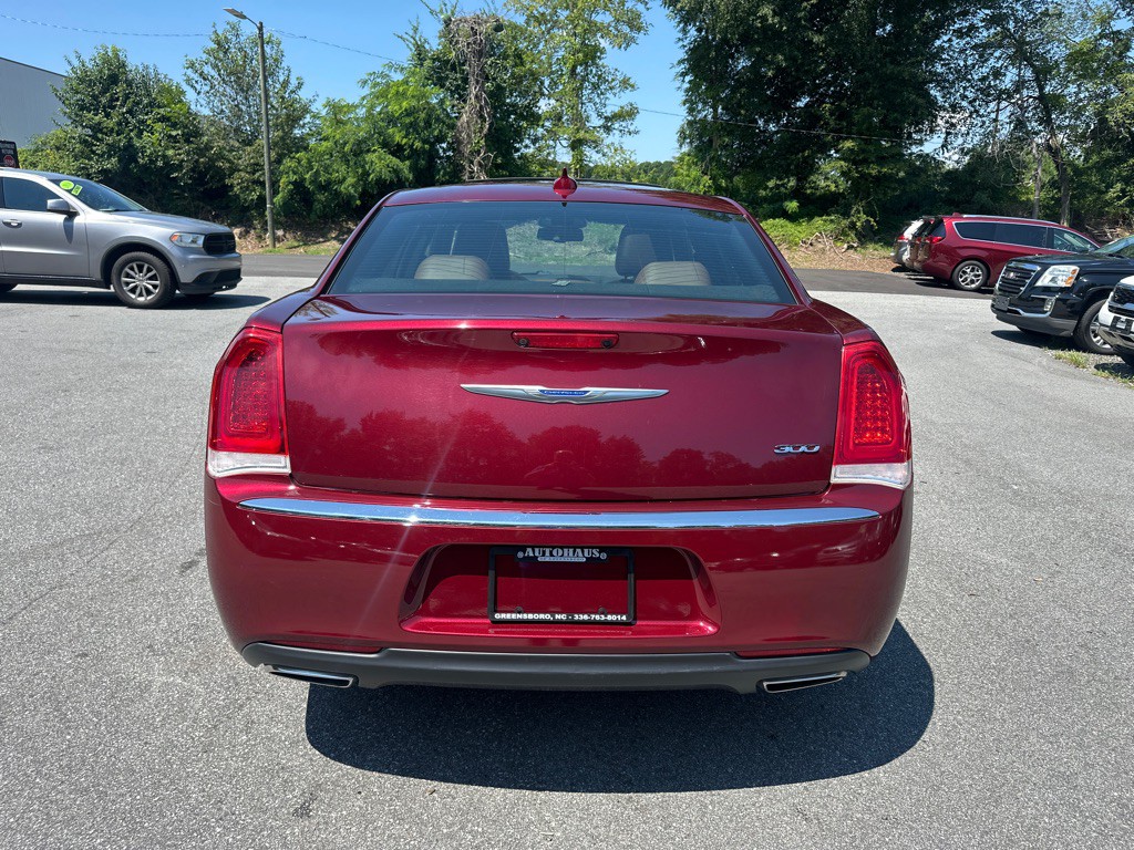 2019 Chrysler 300 Image 6