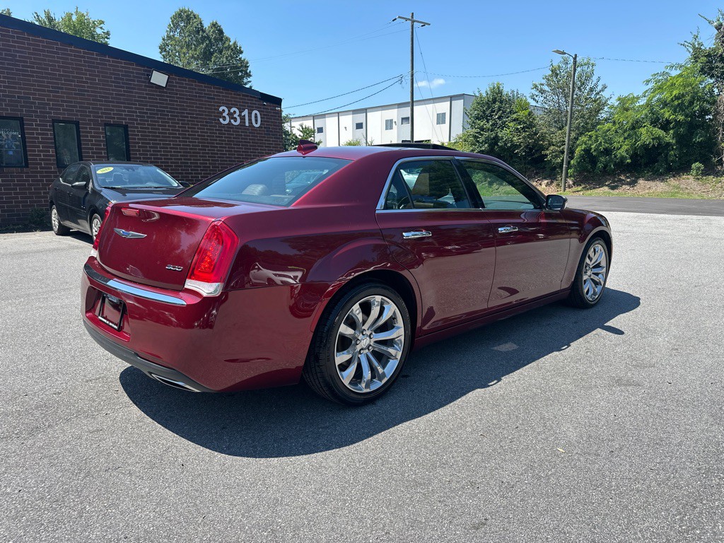 2019 Chrysler 300 Image 7