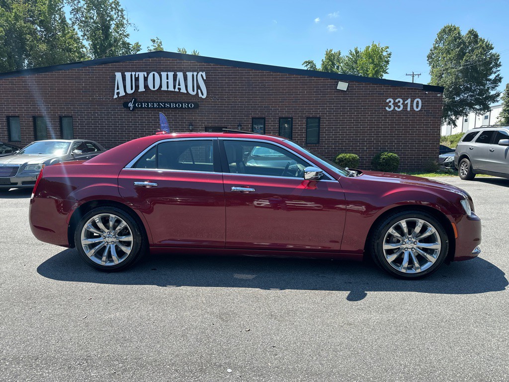 2019 Chrysler 300 Image 8