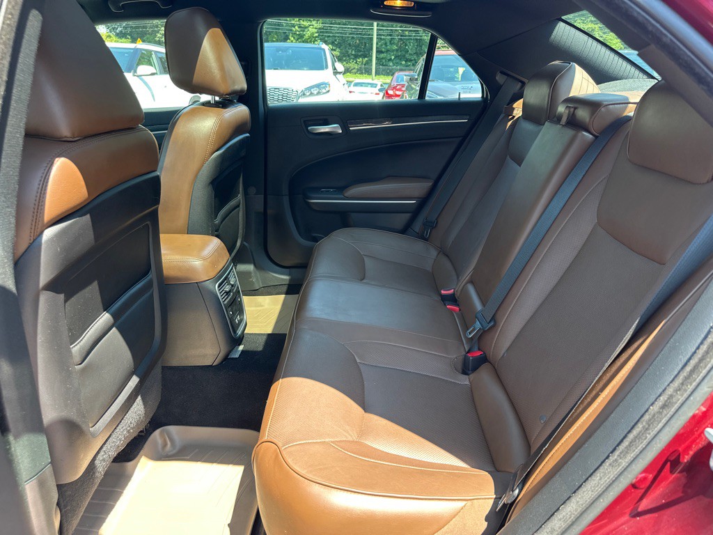 2019 Chrysler 300 Image 14