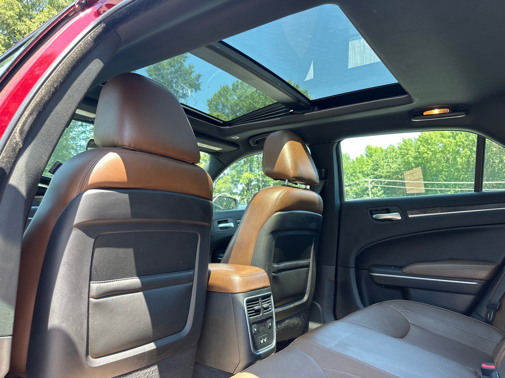 2019 Chrysler 300 Image 15