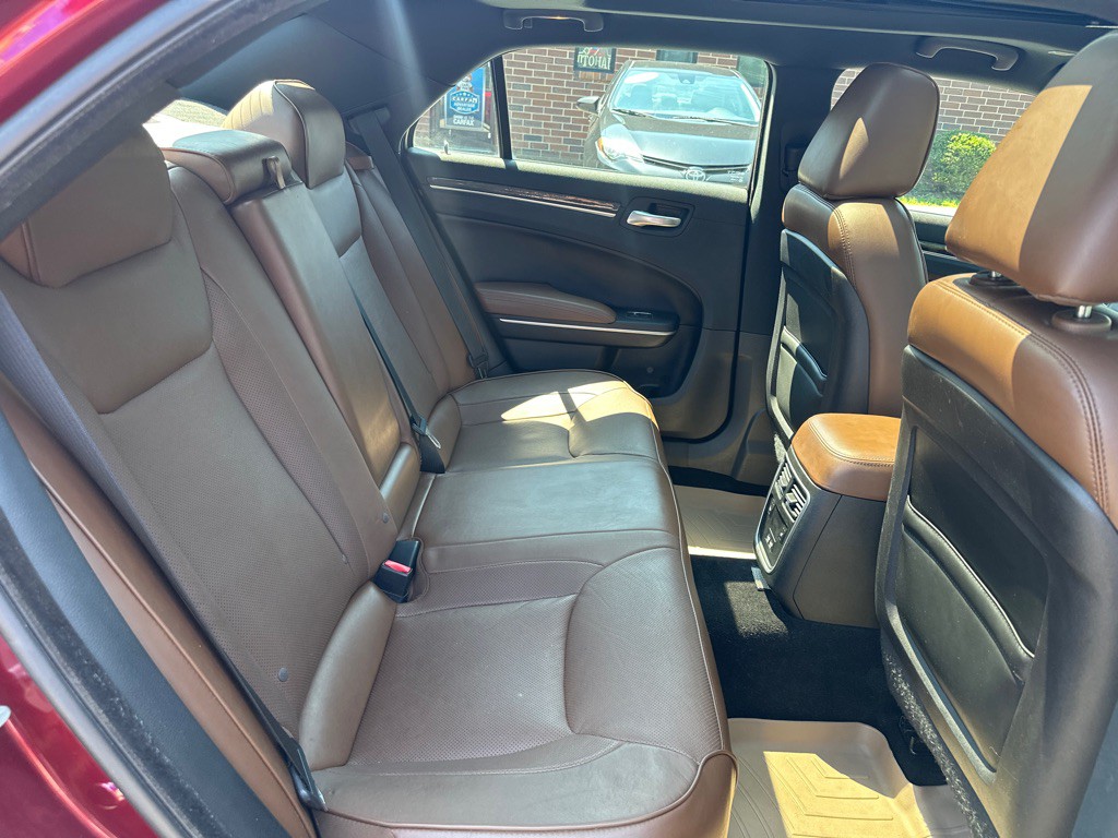 2019 Chrysler 300 Image 17