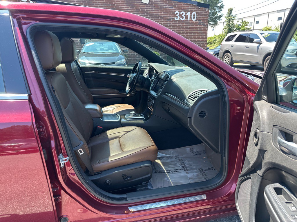2019 Chrysler 300 Image 19