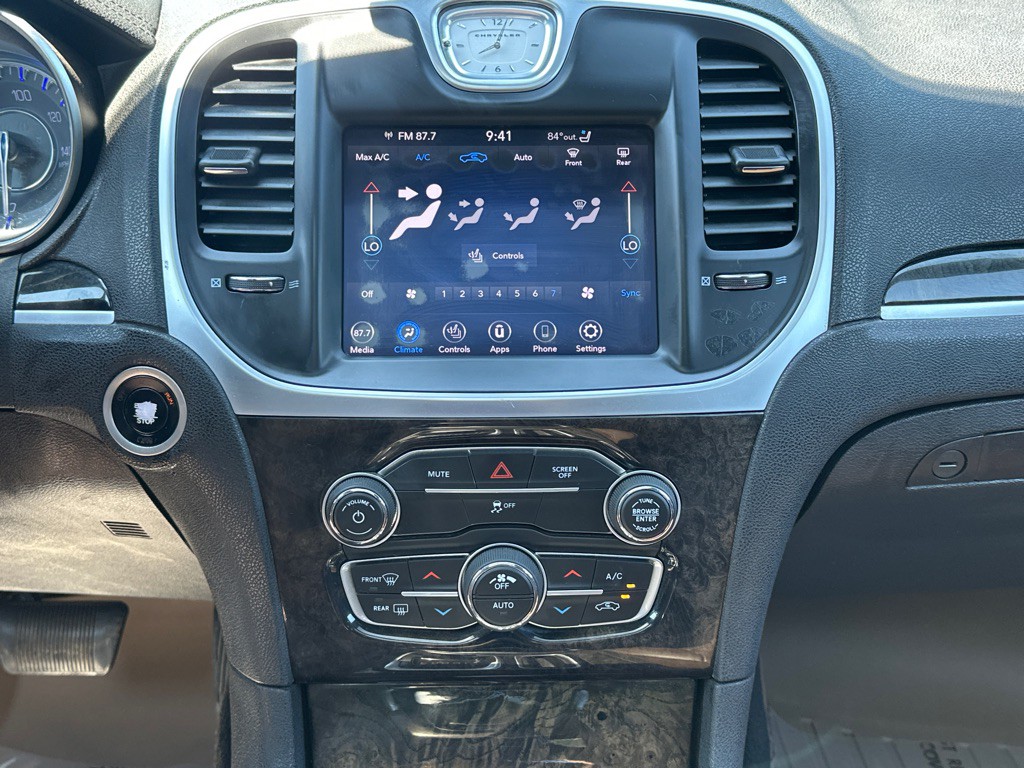 2019 Chrysler 300 Image 24