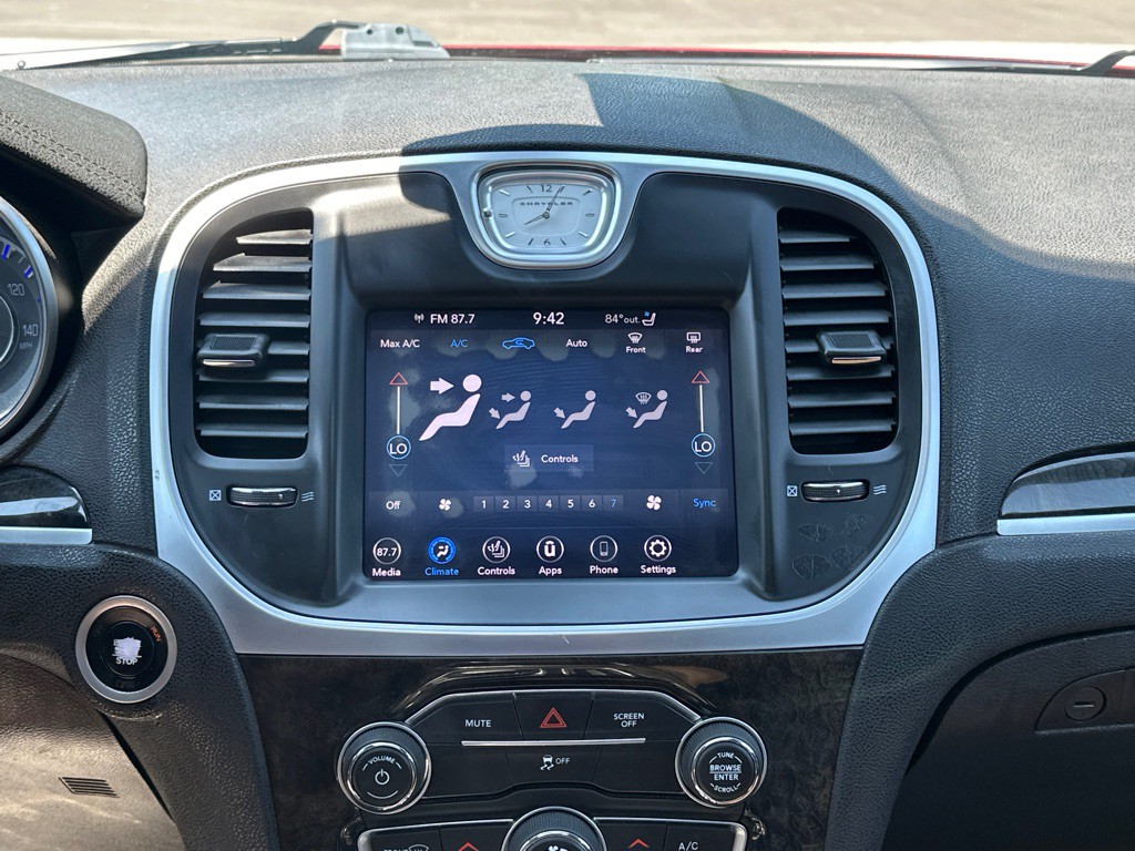 2019 Chrysler 300 Image 26