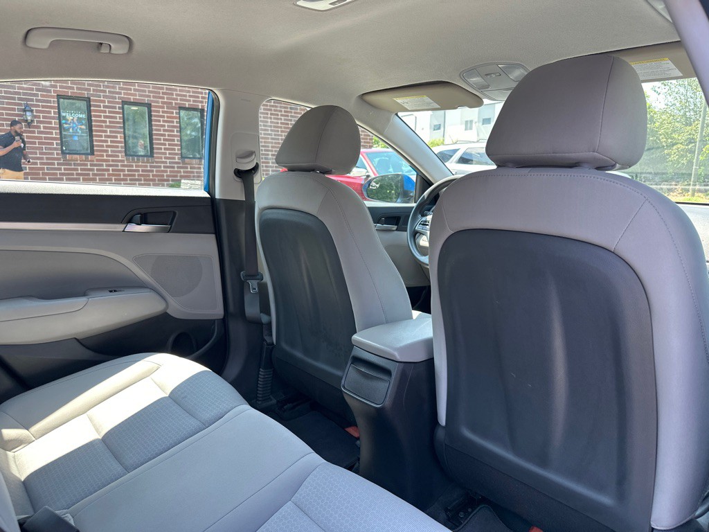 2017 Hyundai Elantra Image 16