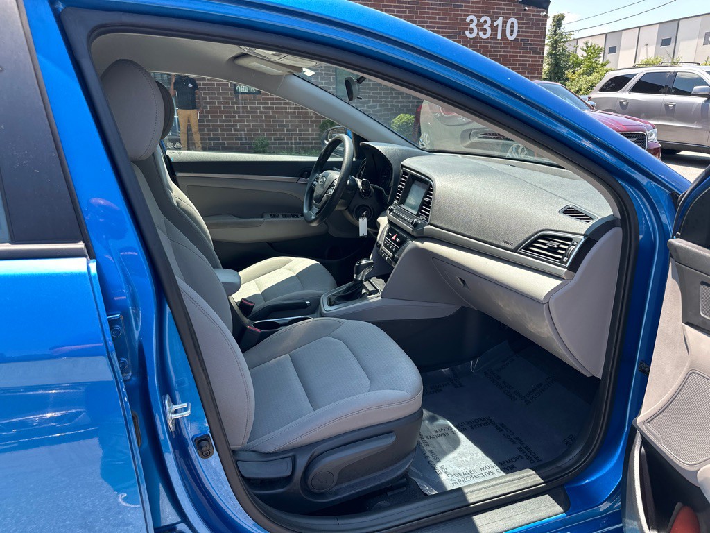 2017 Hyundai Elantra Image 17