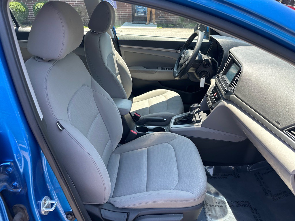 2017 Hyundai Elantra Image 18