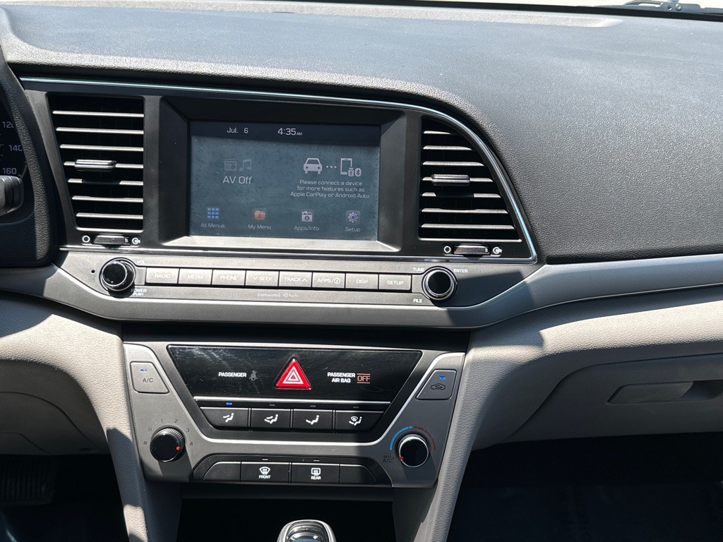2017 Hyundai Elantra Image 24