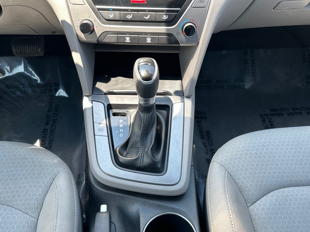 2017 Hyundai Elantra Image 25