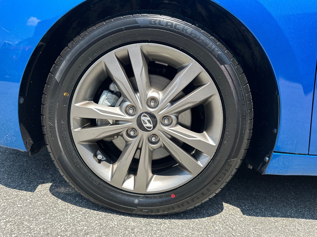 2017 Hyundai Elantra Image 31