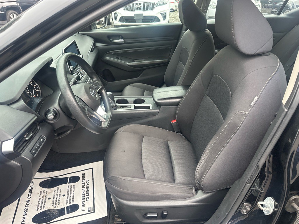 2020 Nissan Altima Image 10