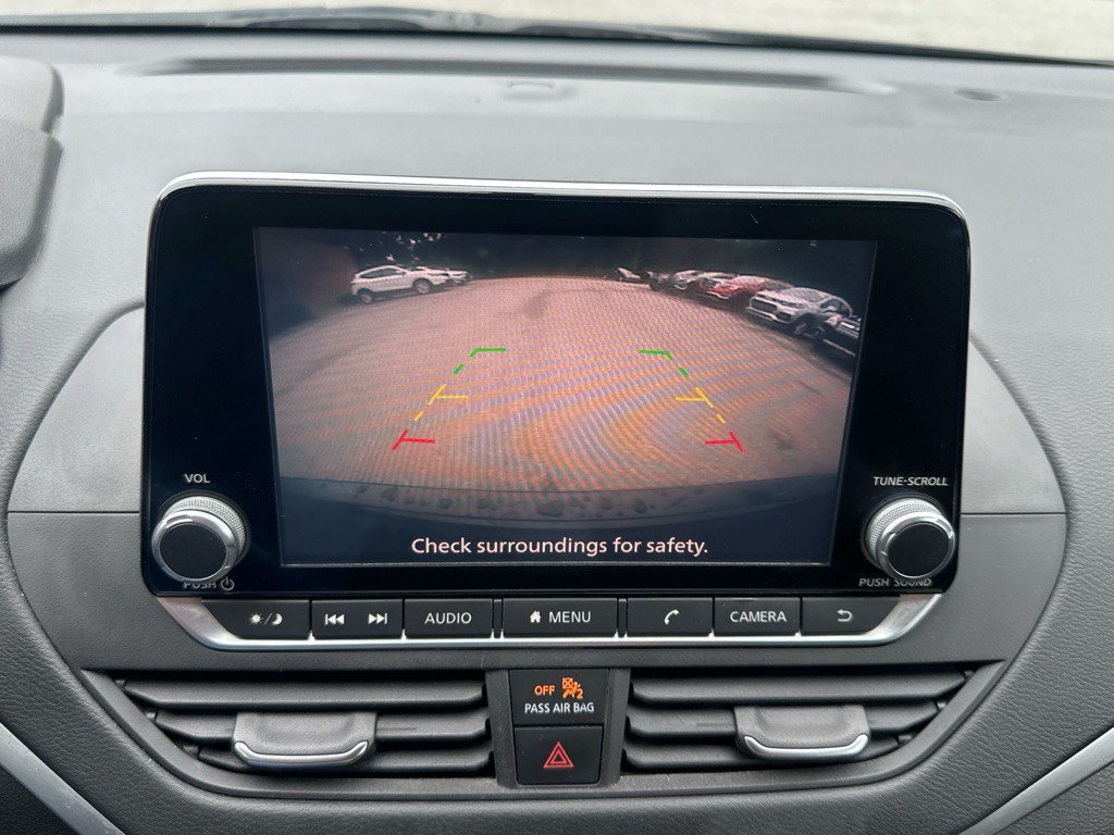 2020 Nissan Altima Image 24