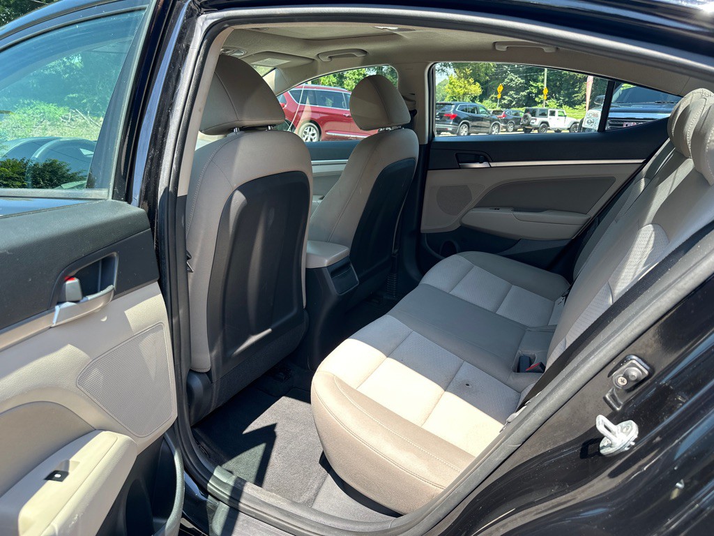2019 Hyundai Elantra Image 11
