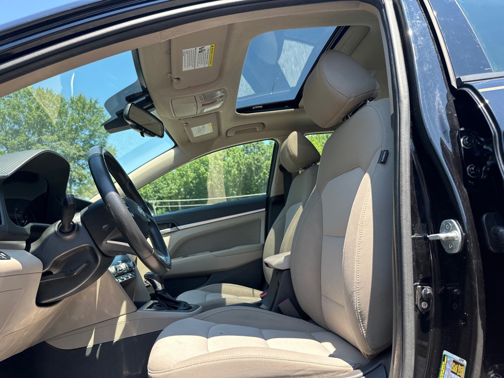 2019 Hyundai Elantra Image 14