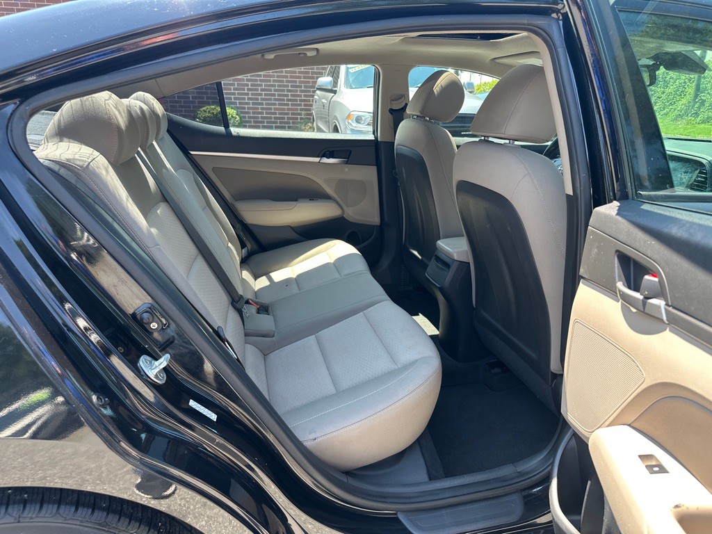 2019 Hyundai Elantra Image 15
