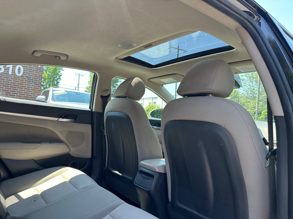 2019 Hyundai Elantra Image 17