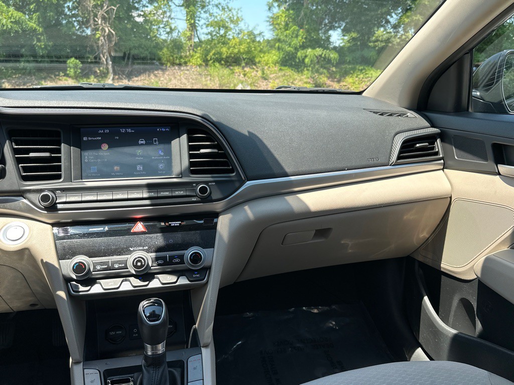 2019 Hyundai Elantra Image 31