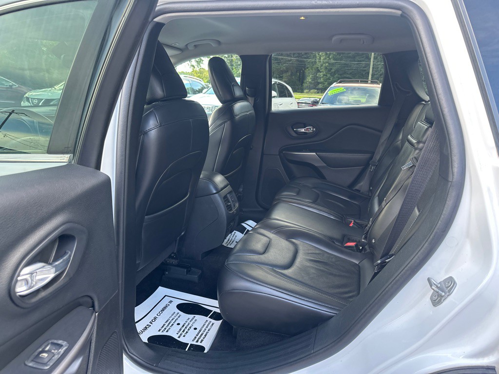 2019 Jeep Cherokee Image 12