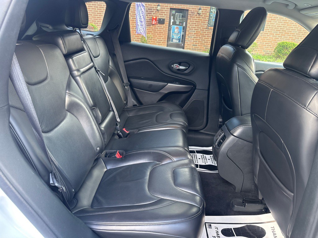 2019 Jeep Cherokee Image 16