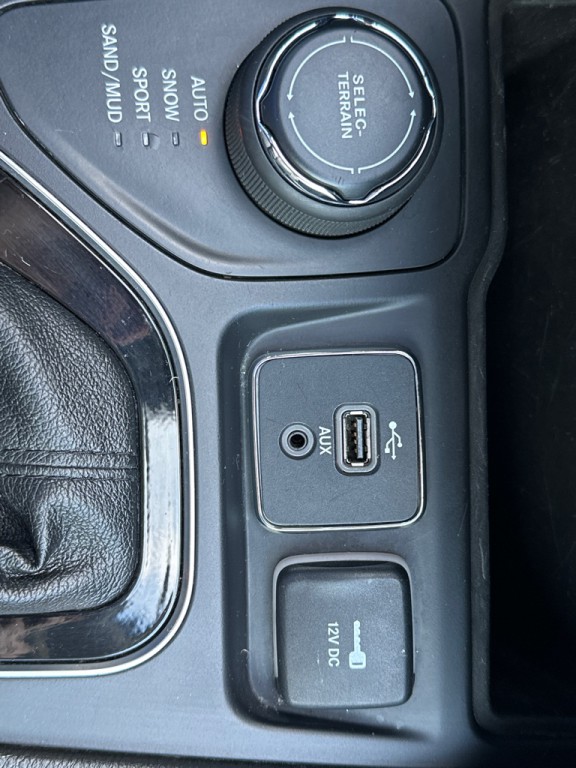 2019 Jeep Cherokee Image 32