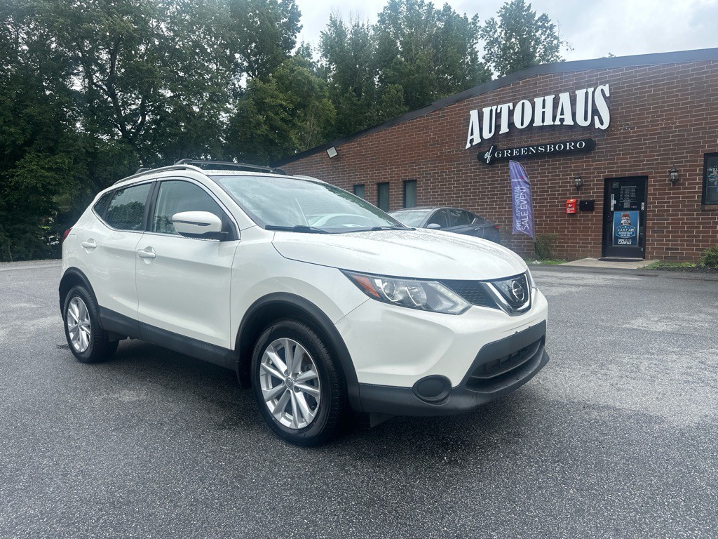 2018 Nissan Rogue Image 1