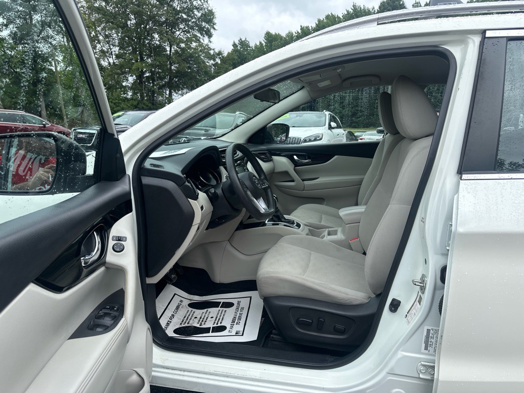 2018 Nissan Rogue Image 9