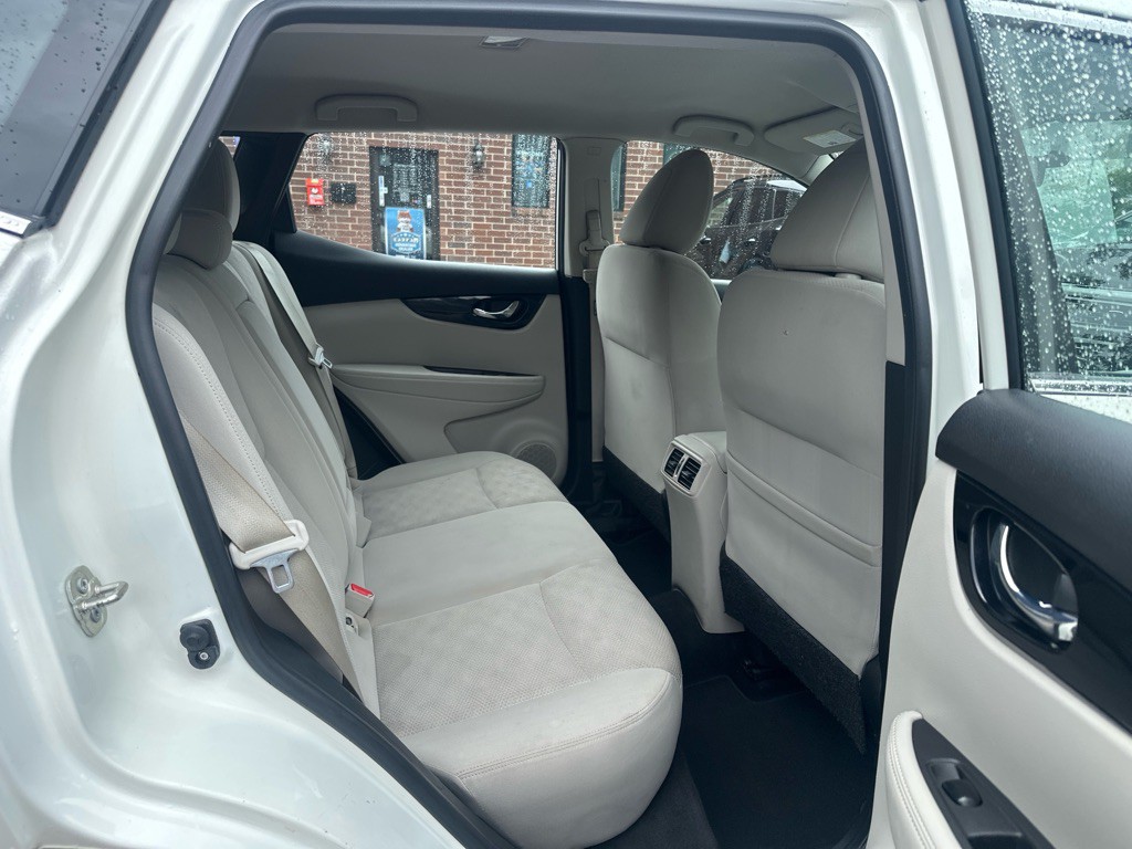 2018 Nissan Rogue Image 15