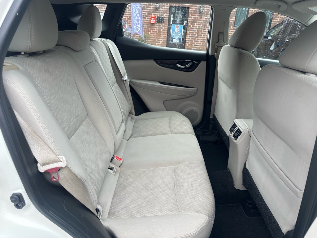 2018 Nissan Rogue Image 16