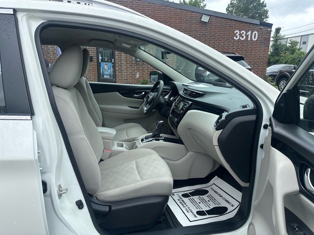 2018 Nissan Rogue Image 18