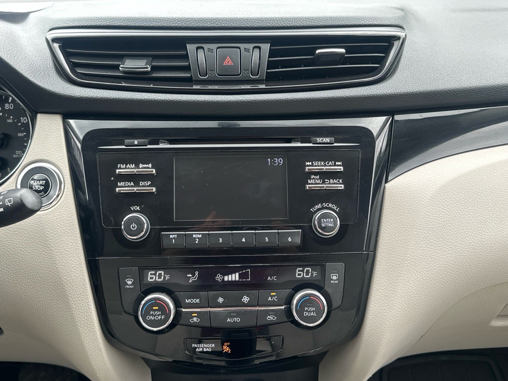 2018 Nissan Rogue Image 25