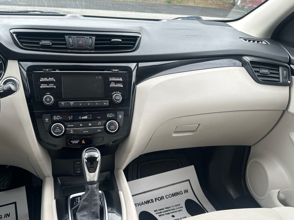 2018 Nissan Rogue Image 29