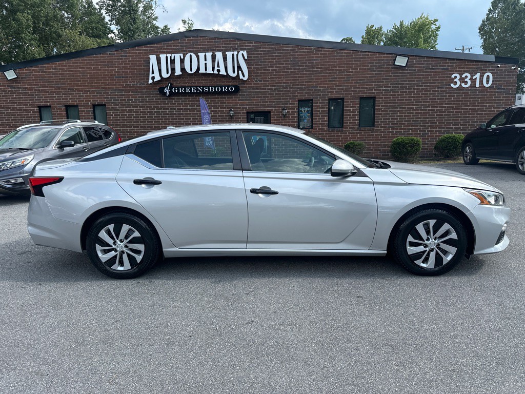 2020 Nissan Altima Image 8