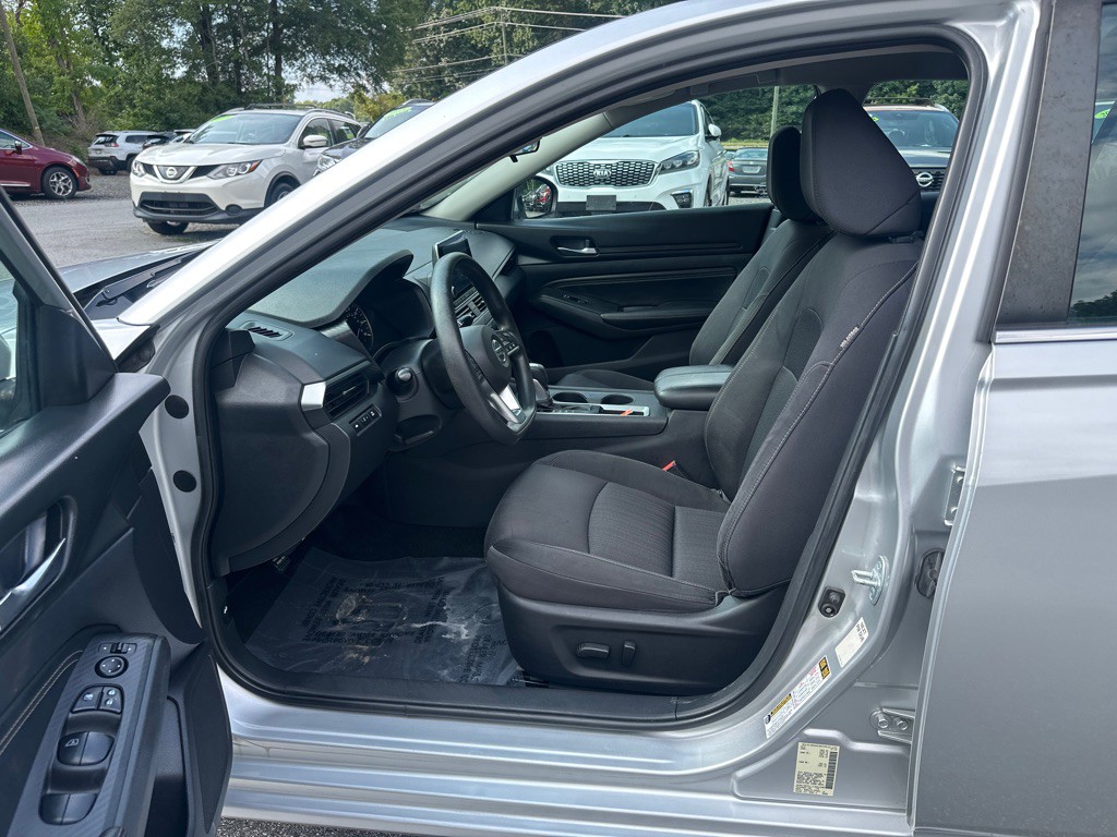 2020 Nissan Altima Image 9