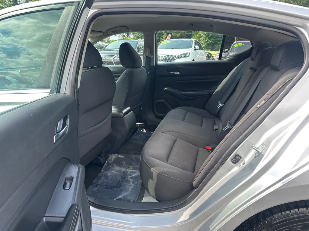 2020 Nissan Altima Image 12