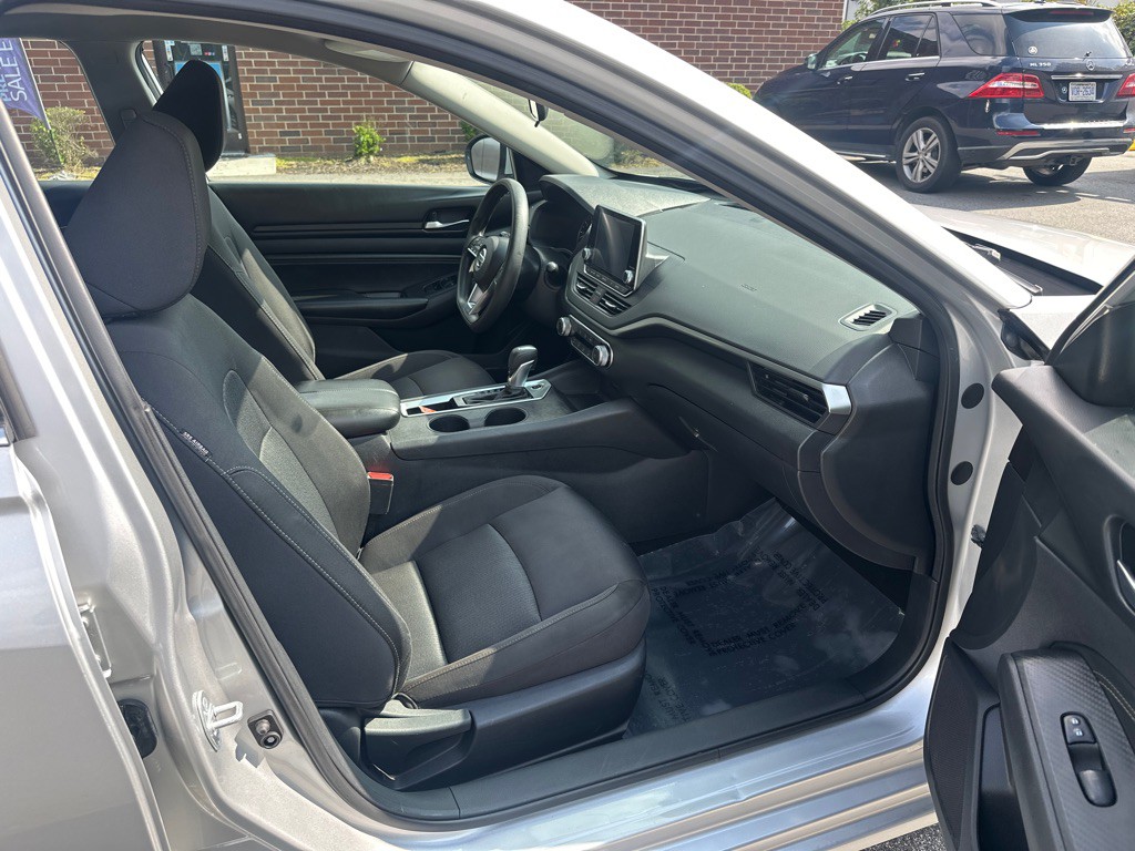 2020 Nissan Altima Image 18